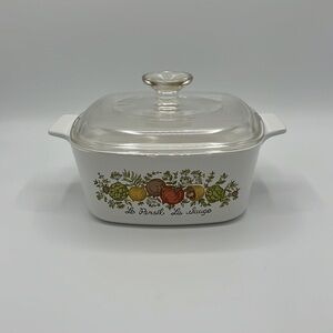 CORNINGWARE 1 1/2 QUART COOKING DISH WITH CLEAR GLASS PYREX LID
